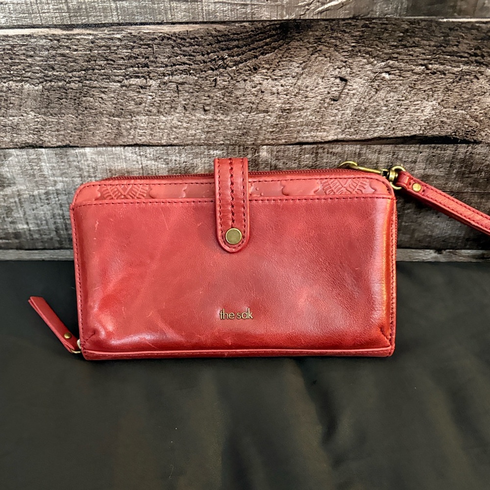 NWOT The Sak Red Leather Convertible Crossbody Wristlet Wallet - Picture 2 of 8
